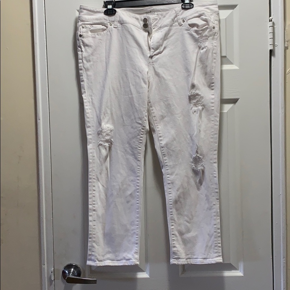 NWOT 🌟 White Distressed Jeans